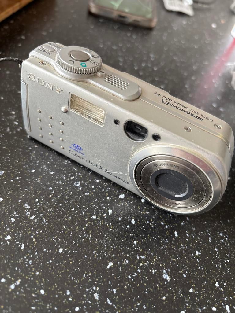 Sony Cybershot DSC-P5 Digitale Camera met 8MB Memory Stick, Gebruikt, Compact, Ophalen of Verzenden, Sony