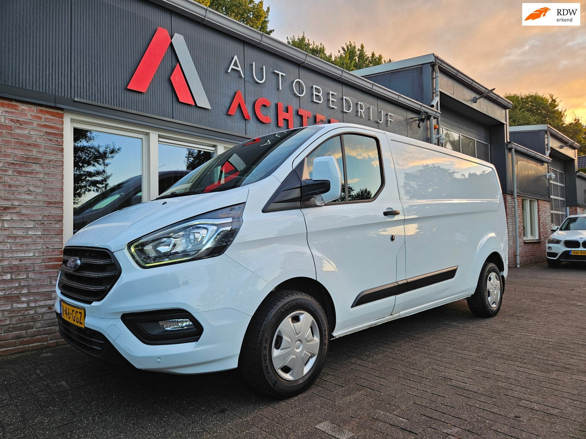 Ford TRANSIT CUSTOM 300 2.0 TDCI L2H1 Trend Trekhaak! 3-Zitp, Voorwielaandrijving, 15 km/l, Euro 6, 4 cilinders