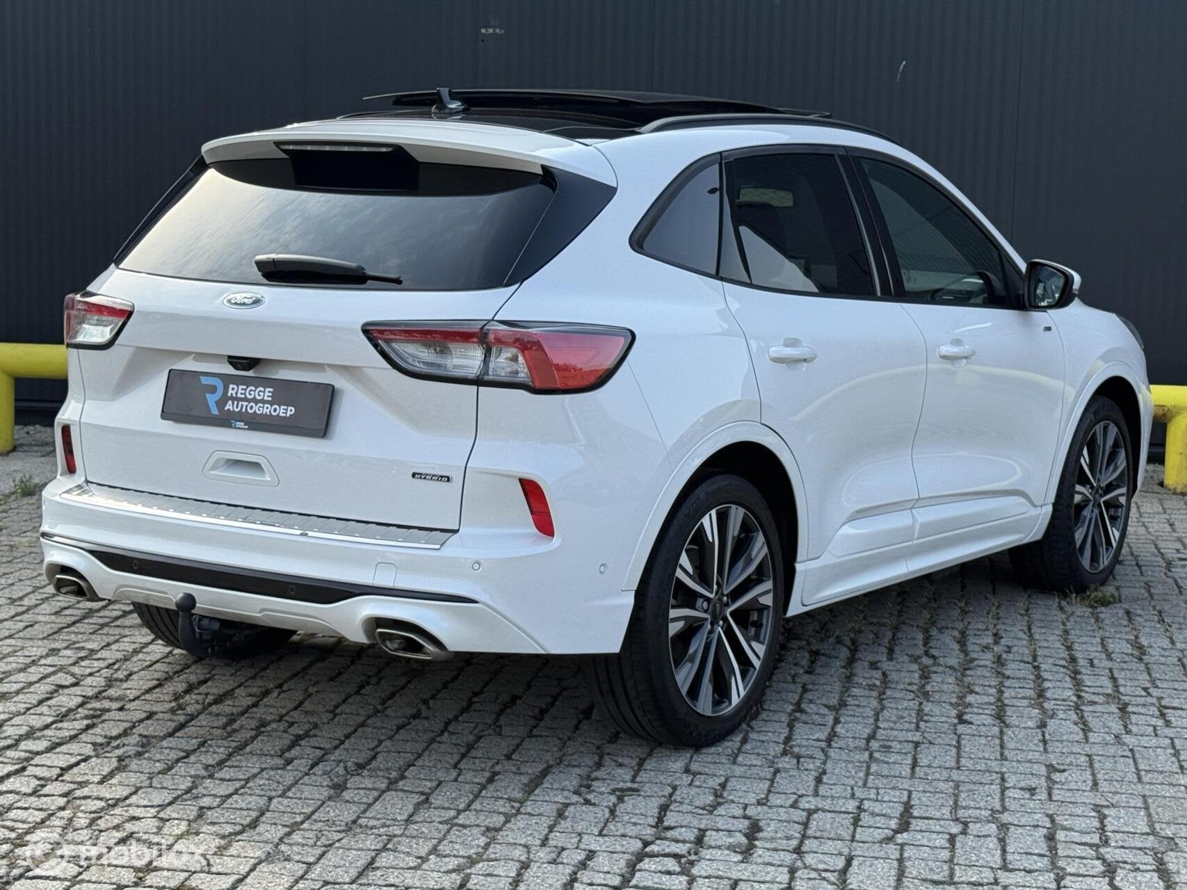 Ford Kuga 2.5 PHEV ST-Line X PANODAK | ACC | TREKHAAK, Auto's, Gebruikt, Euro 6, 4 cilinders, Wit