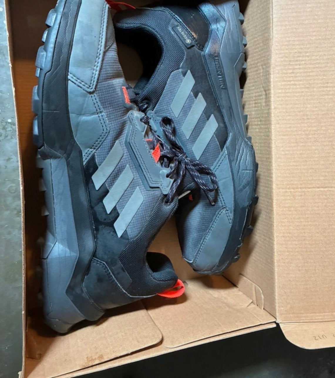 Adidas Terrex AX4 GTX 43 1/3, Ophalen, Zo goed als nieuw, Schoenen