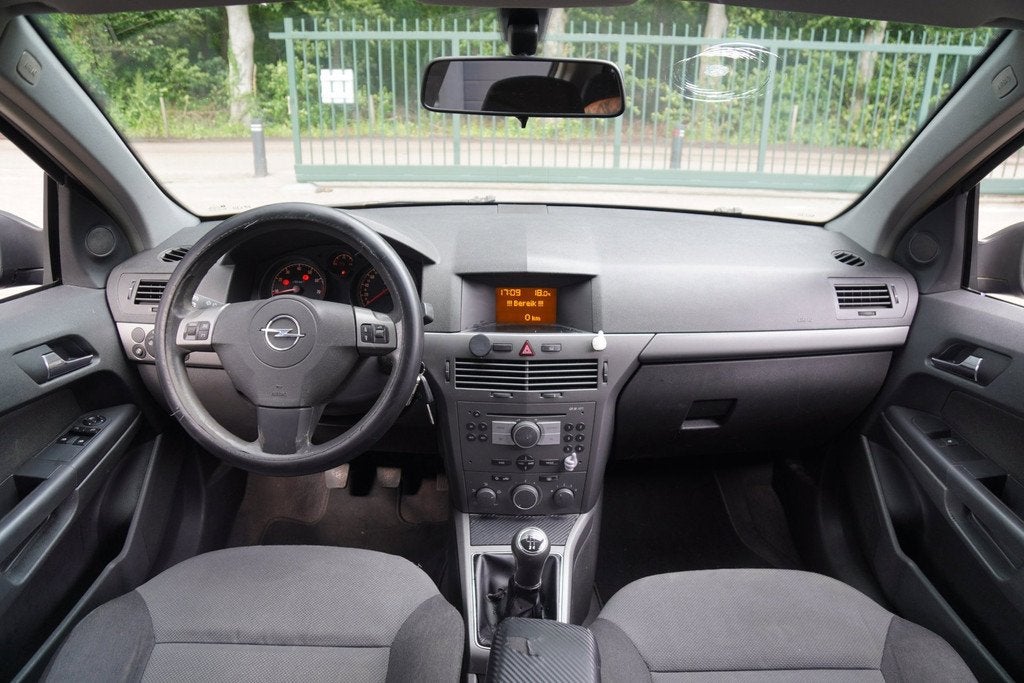 Opel Astra 1.4 Essentia 5-DRS, Voorwielaandrijving, Stof, Gebruikt, Zwart