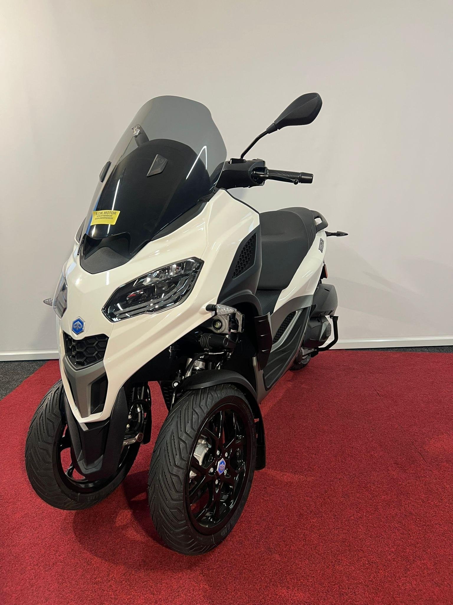 Piaggio MP3 310 HPE ABS E5+ NIEUW, Postbus 305
4900 AH  Oosterhout, NL, Overig, Customer_service@piaggio.com, ABS