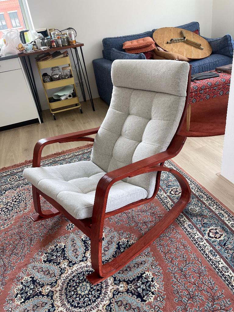 Comfortabele IKEA Poäng schommelstoel met beige kussen, Huis en Inrichting, Stoelen, Ophalen, Bruin, Zo goed als nieuw, Stof