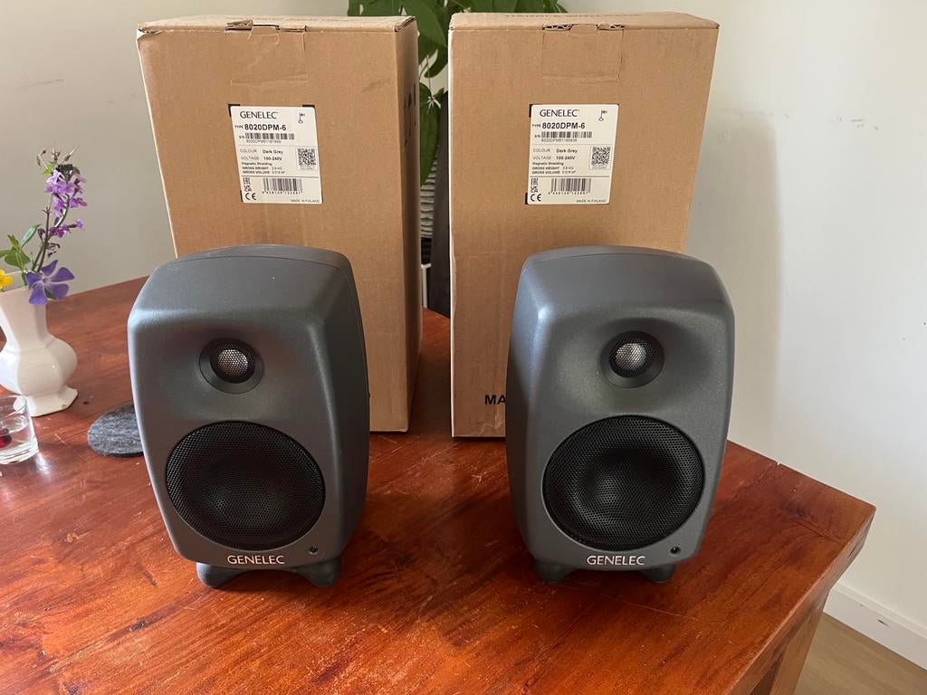 Genelec 8020DPM-6 studio monitor, nieuwstaat, originele doos, Zo goed als nieuw, 60 tot 120 watt, Front, Rear of Stereo speakers
