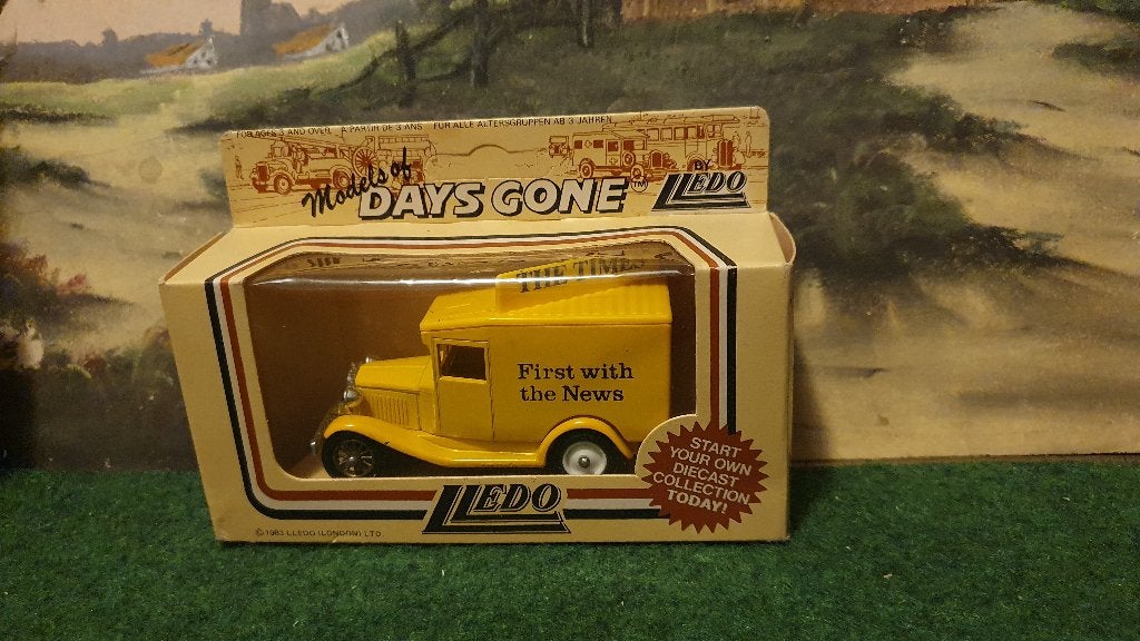 Lledo Days Gone "First with the News" Bestelwagen, Ophalen of Verzenden, Zo goed als nieuw, Auto