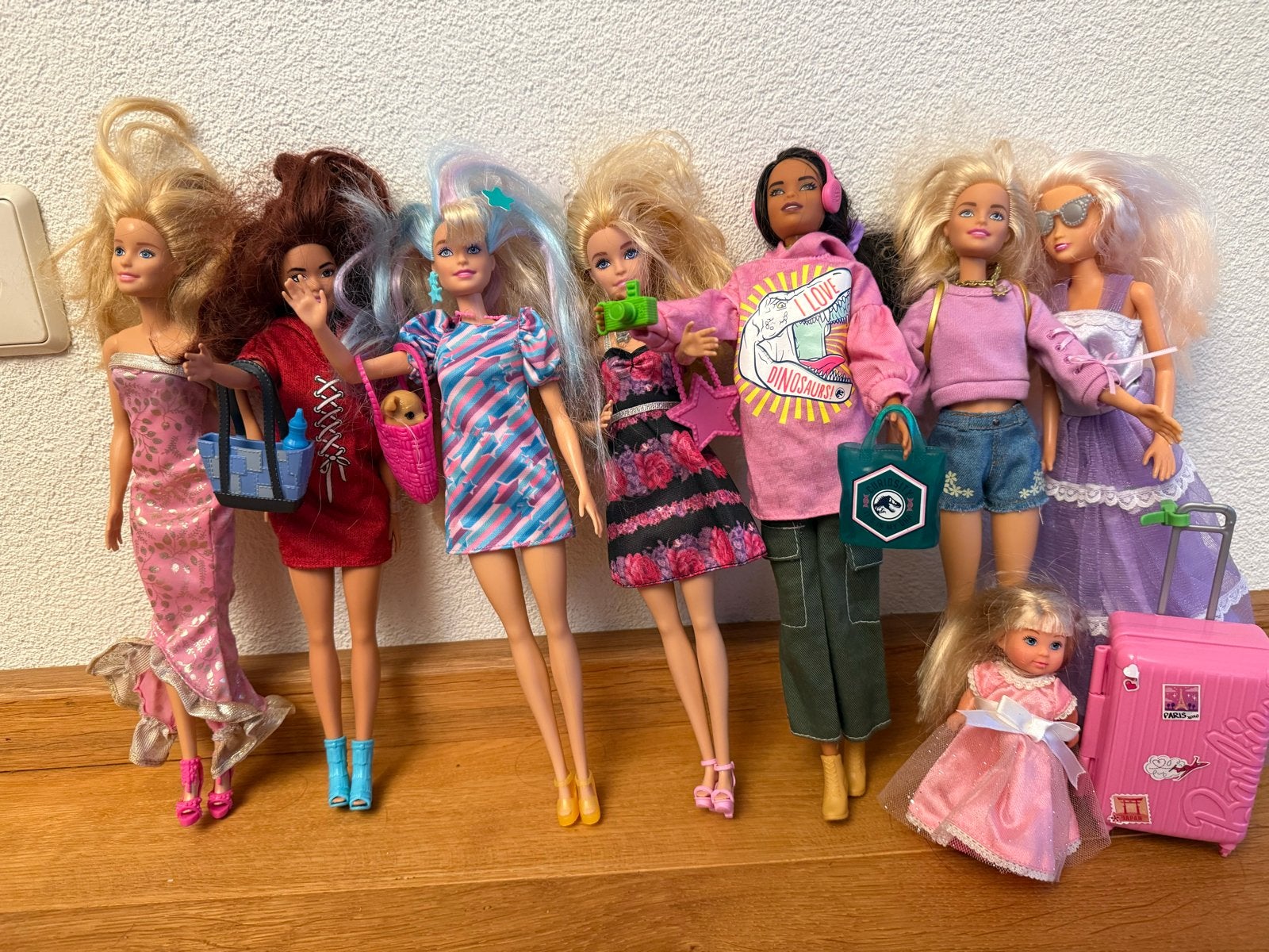 Grote Barbie set: 7 poppen, ambulance, kledingkast en meer, Ophalen of Verzenden, Gebruikt, Barbie