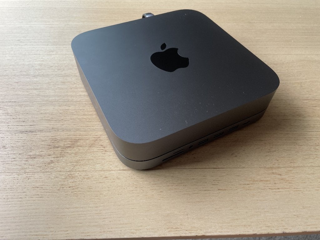 Apple Mac mini 2018 (i3/8GB/256GB) + Satechi aluminium hub, 256 GB, Refurbished, Ophalen of Verzenden, Mac Mini