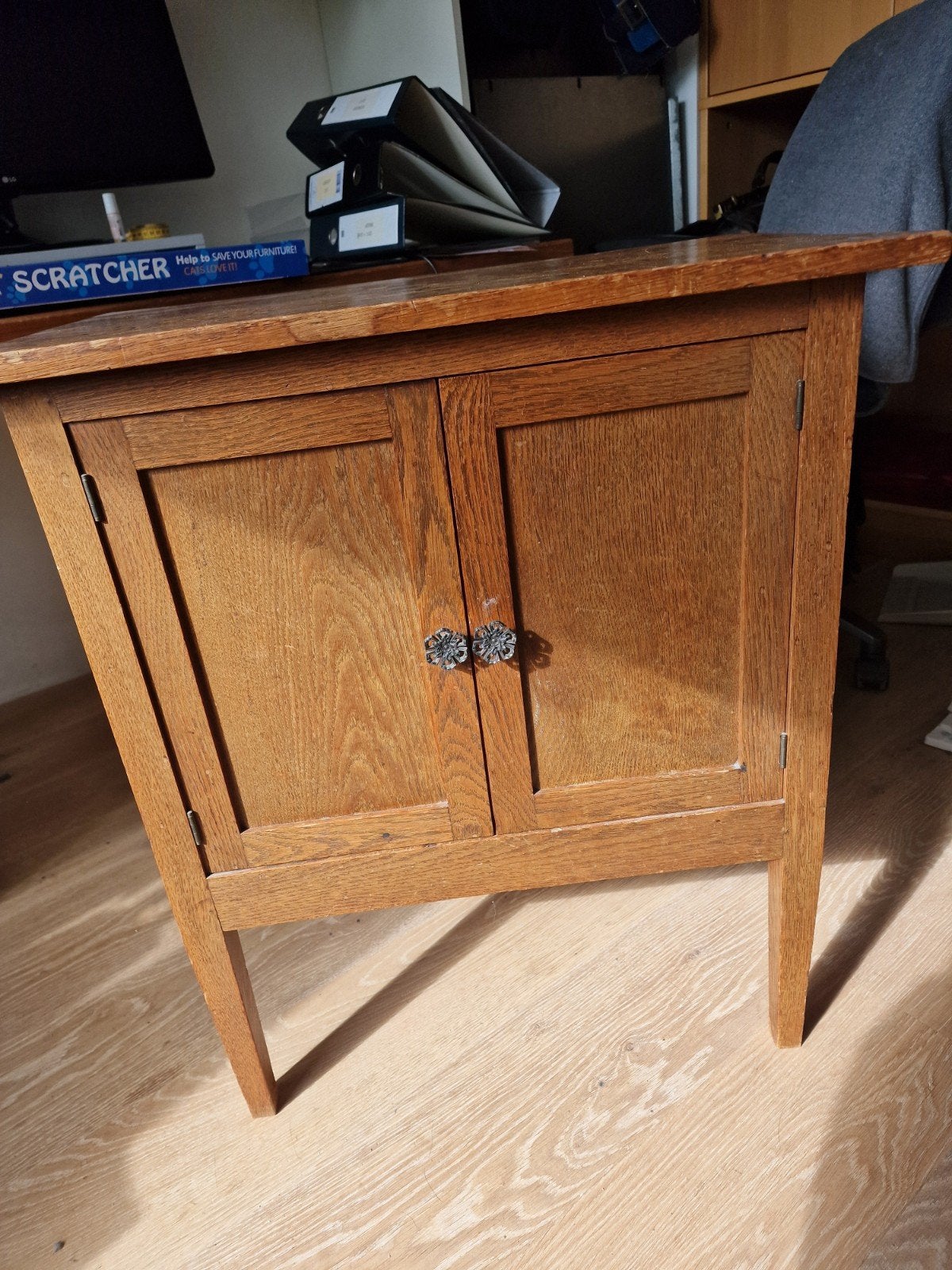 Vintage houten kastje met twee deuren, Antiek en Kunst, Ophalen