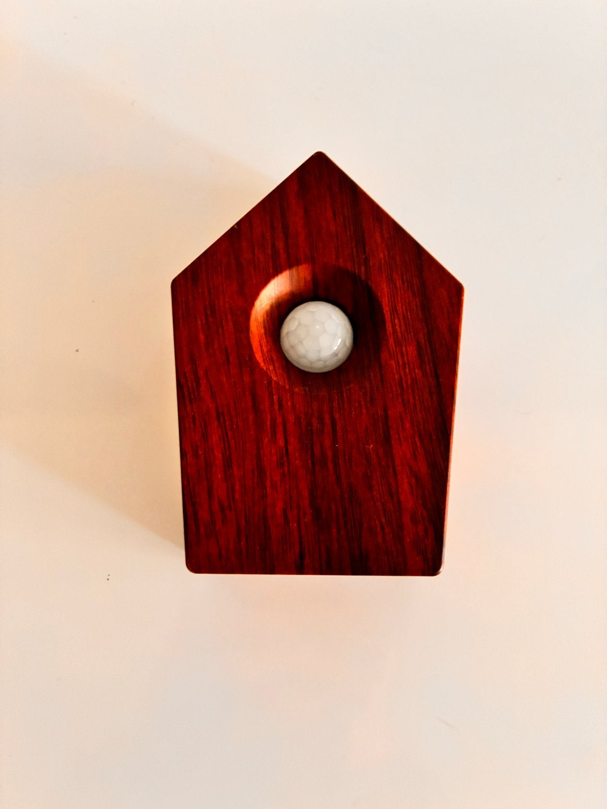 Houten vogelhuisje met geluidssensor, Hout, Ophalen of Verzenden, Bruin, Landelijk