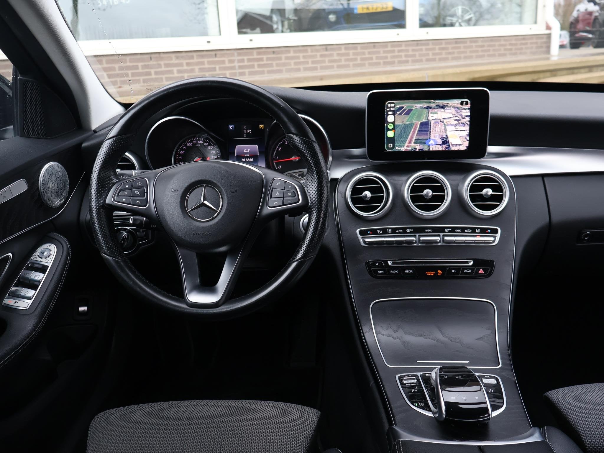 Mercedes-Benz C-klasse Estate 200 PREMIUM PLUS 184 PK AUT. +, Automaat, Achterwielaandrijving, Leder en Stof, Zwart