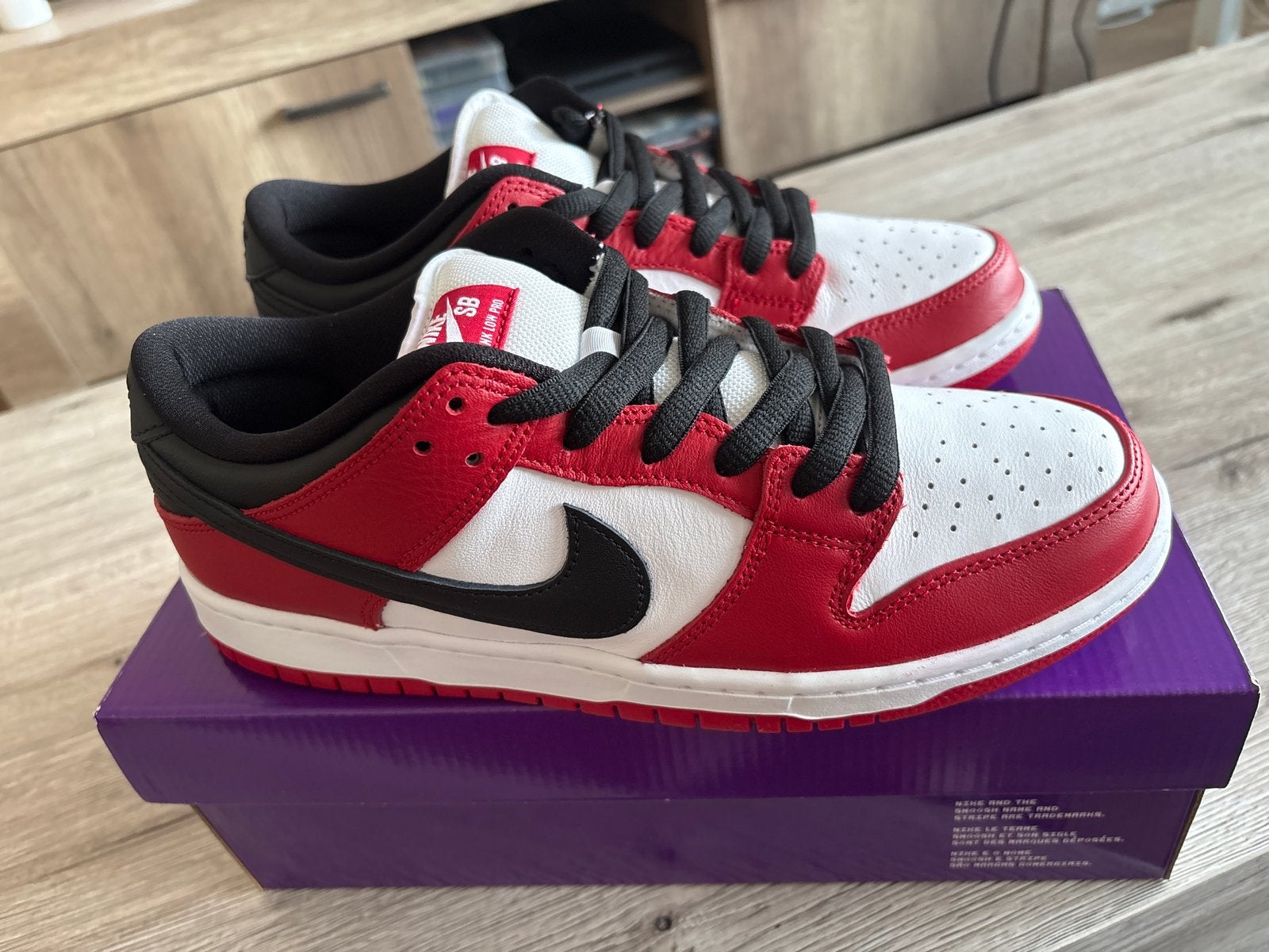 Nike SB Dunk Low Pro Varsity Red/Black-White (BQ6817 600), Ophalen of Verzenden, Nieuw, Overige kleuren, Sneakers of Gympen