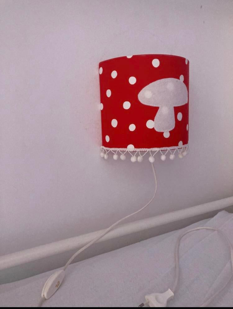 Leeslampje rood met witte stippen, paddenstoelen, Huis en Inrichting, Lampen | Wandlampen, Zo goed als nieuw, Kunststof, Metaal