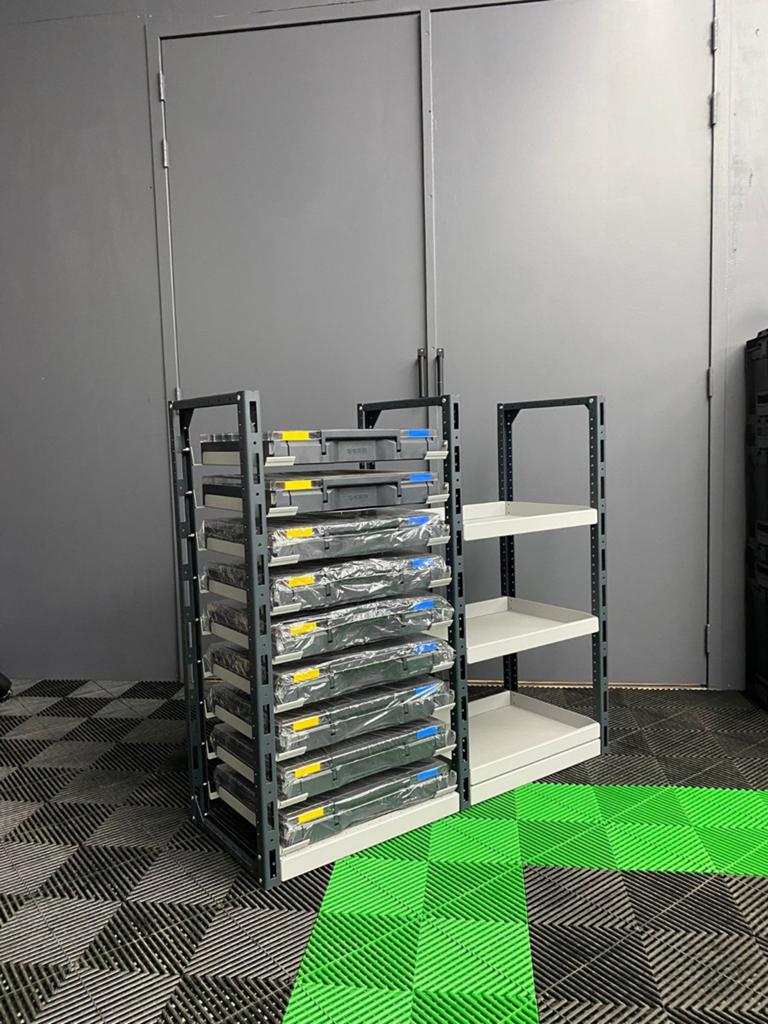 Bedrijfswageninrichting showroom model | MOET WEG, Ophalen