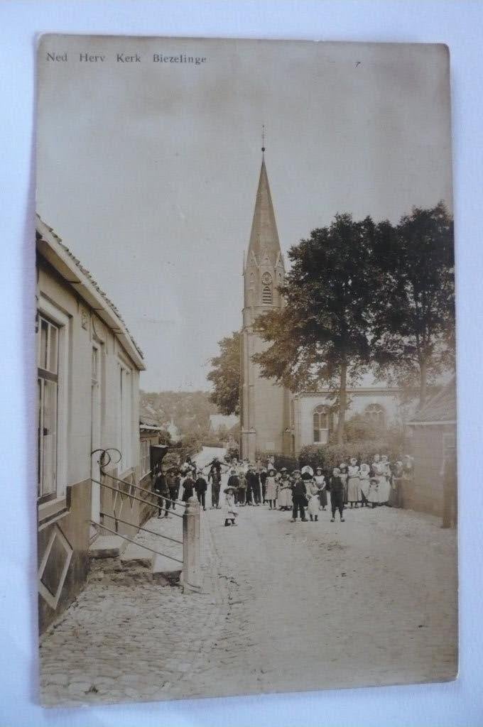 fotokaart biezelinge dorpsgezicht met mensen gelopen 1937, Verzamelen, Verzenden, Voor 1920, Gelopen, Zeeland