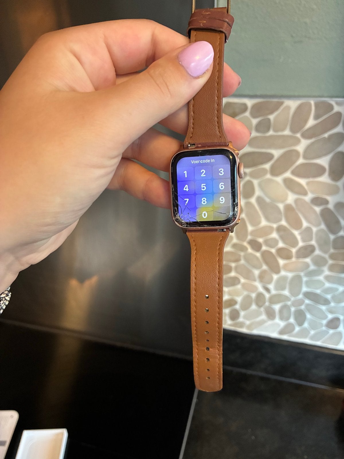Apple Watch SE 40mm Roségoud met beschadigd scherm, Gebruikt, Hartslag, IOS, Ophalen of Verzenden