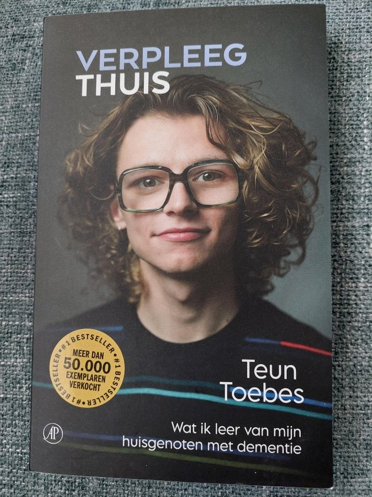 Verpleeg thuis van Teun Toebes, Ophalen of Verzenden, Zo goed als nieuw, Teun  Toebes, Nederland