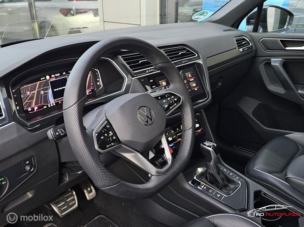 Volkswagen Tiguan 1.5 TSI 3x R-line Panorama/HUD/Leer/Memory, Auto's, 15 km/l, 1498 cc, Zwart, 4 cilinders