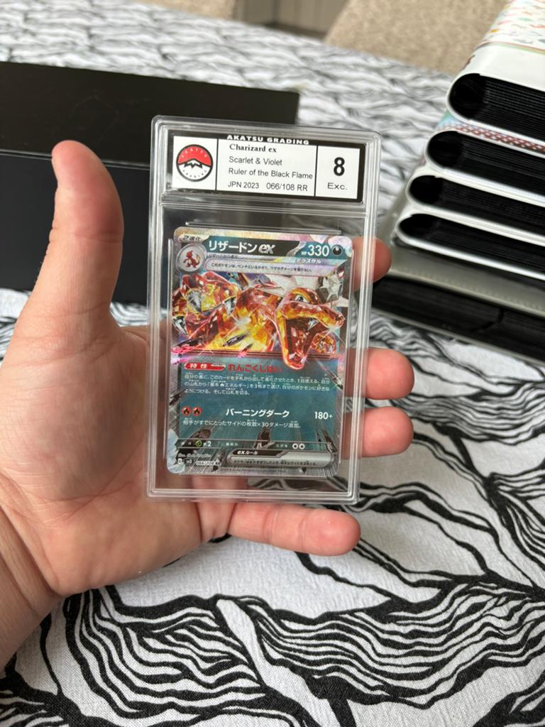 Charizard slab, Hobby en Vrije tijd, Verzamelkaartspellen | Pokémon, Ophalen of Verzenden, Zo goed als nieuw, Meerdere kaarten