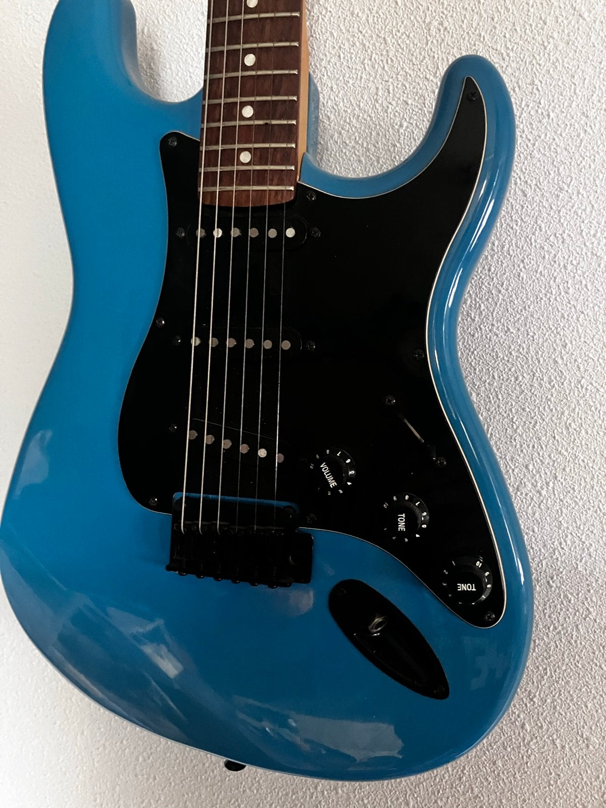 Foto 3 van Elektrische gitaar (Squier Stratocaster) met Marshall verste
