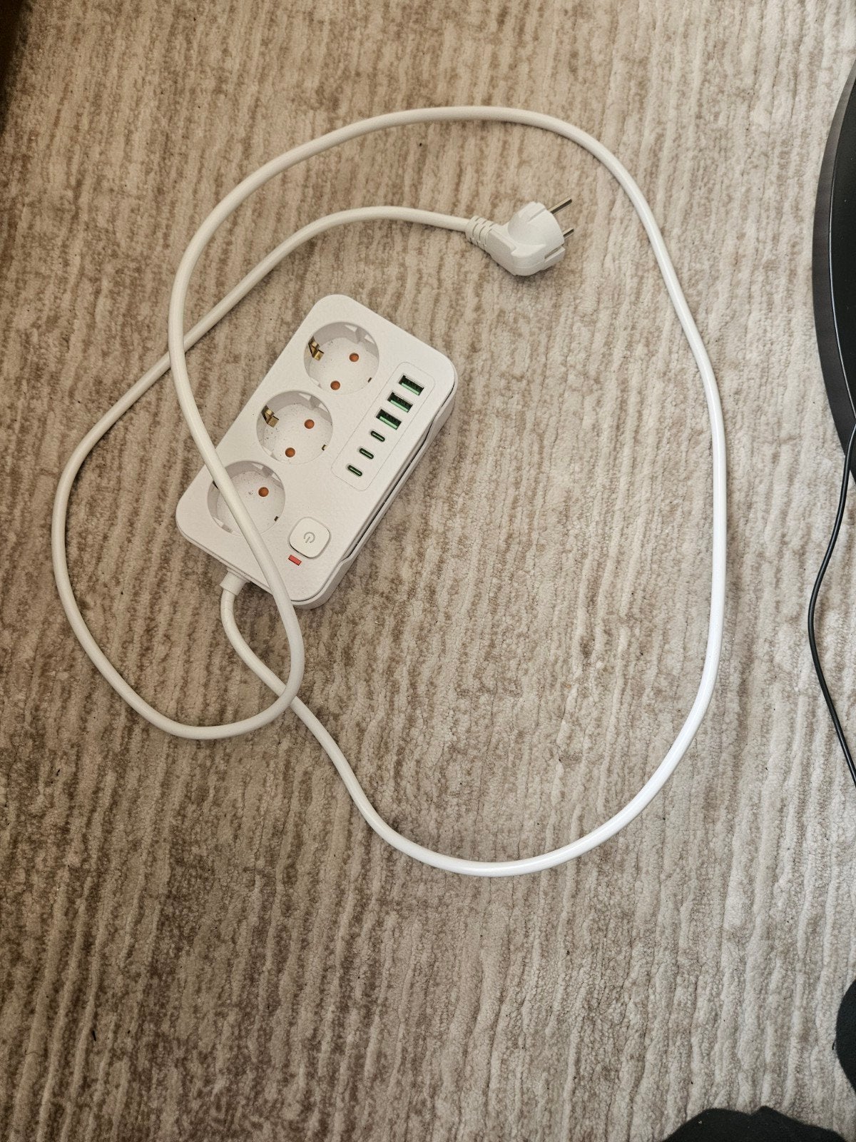 Stekkerdoos met 3 stopcontacten en 4 USB-poorten, Ophalen of Verzenden, Zo goed als nieuw