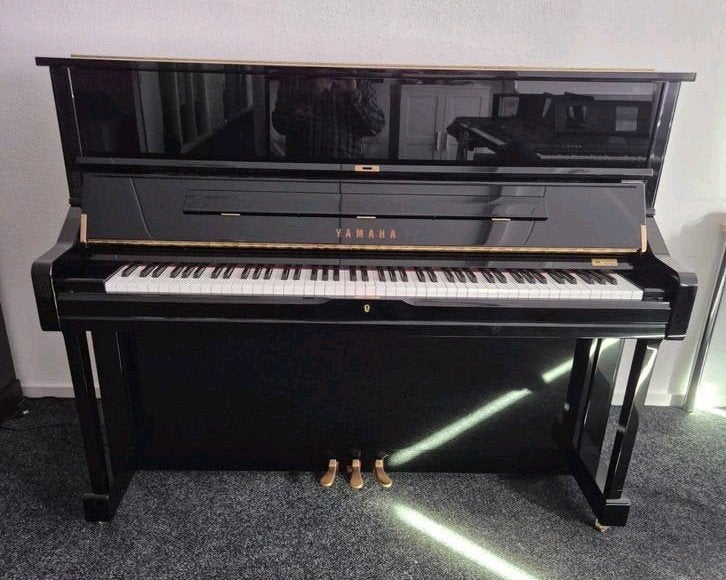 Yamaha U1 uit 2015 - Europees model! - zwart hoogglans, Muziek en Instrumenten, Ophalen, Zwart, Zo goed als nieuw, Piano