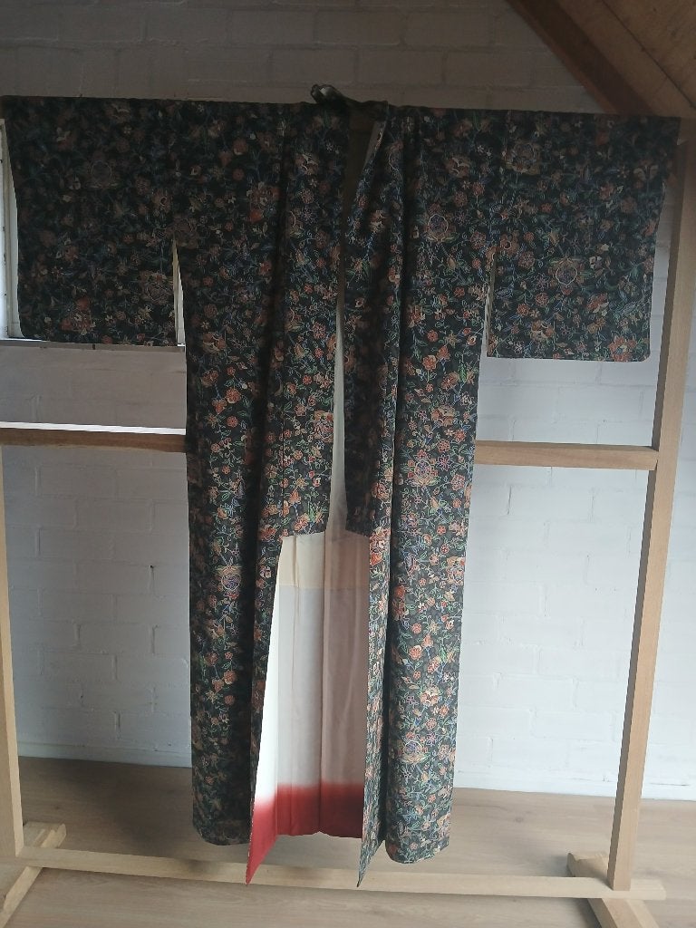 Traditionele Japanse Kimono red black flower