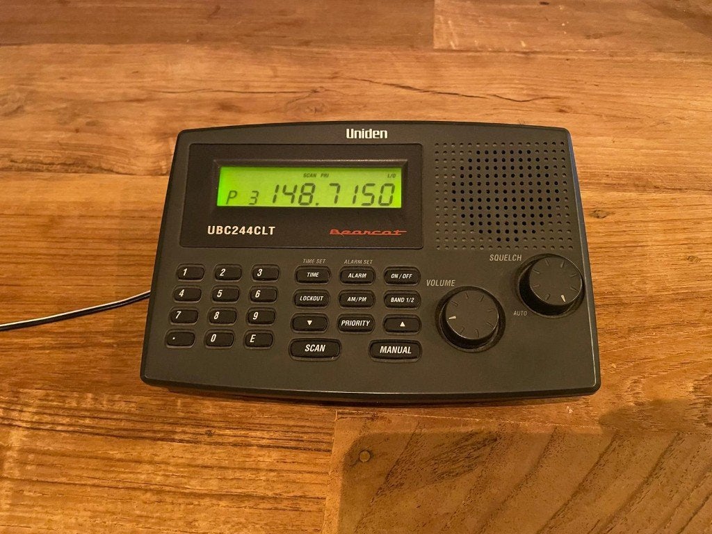 Scanner Uniden Bearcat UBC244CLT, Ophalen of Verzenden, Zo goed als nieuw, 30 tot 200 kanalen