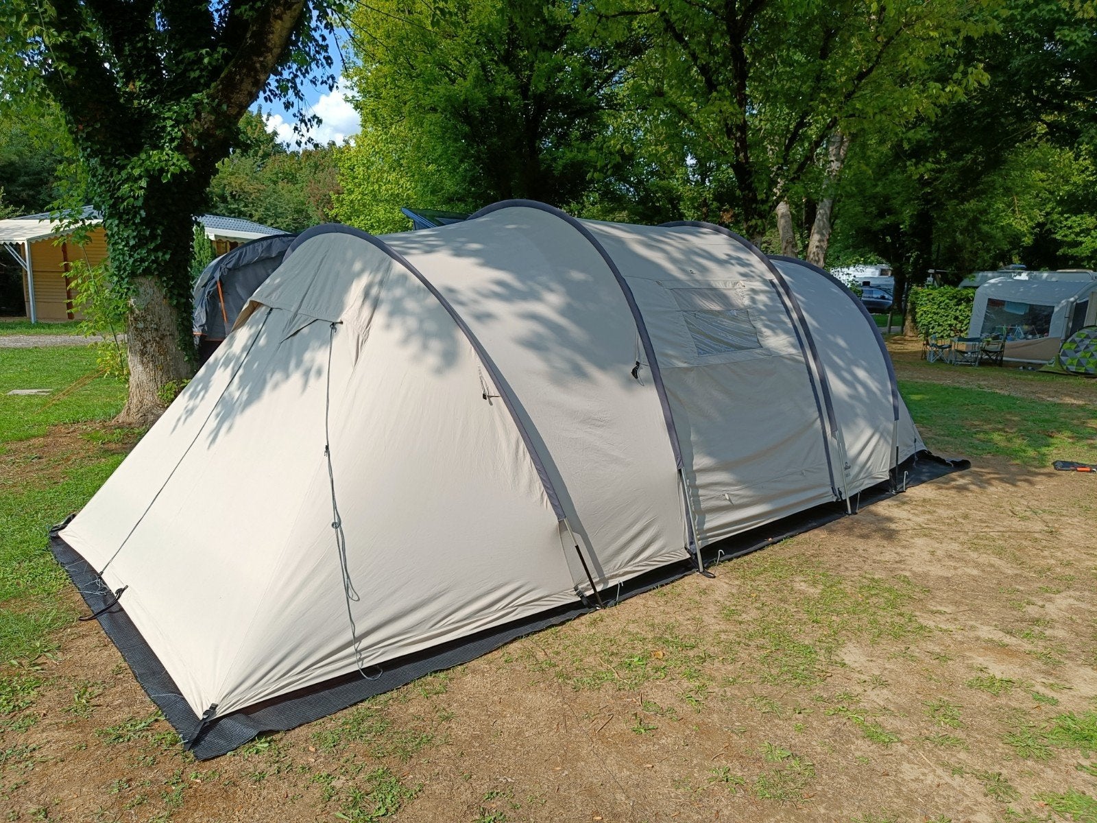 Ruime Nomad tunneltent voor 6 personen, Caravans en Kamperen, Ophalen, Gebruikt
