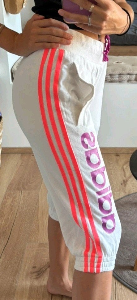 Adidas Broek capri broek wit met roze strepen, Wit, Zo goed als nieuw, Driekwart, Maat 34 (XS) of kleiner