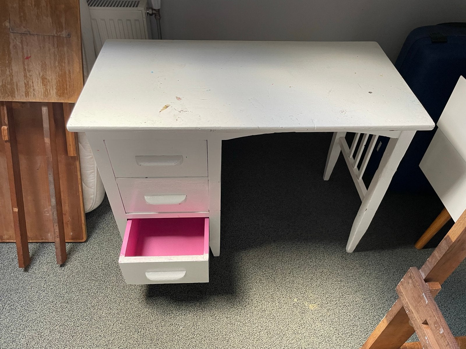 Houten wit kinderbureau met lades en roze accenten, Gebruikt, Kinderbureau, Ophalen of Verzenden, Wit