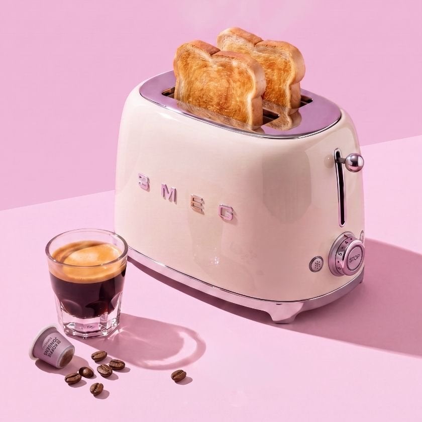 Smeg broodrooster - Crème, retro design nieuw in doos!!, Ophalen of Verzenden, Zo goed als nieuw