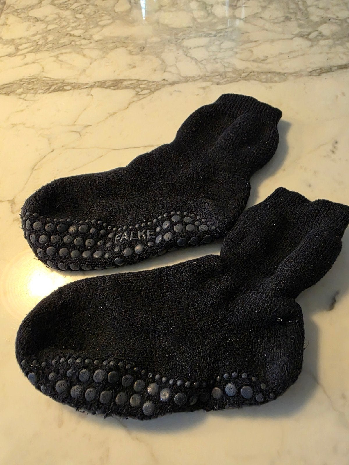 Falke Anti-slip Sokken maat 28-30  - Comfortabele Pantoffels, Sokken en Kniesokken, Zwart, Zo goed als nieuw, Falke
