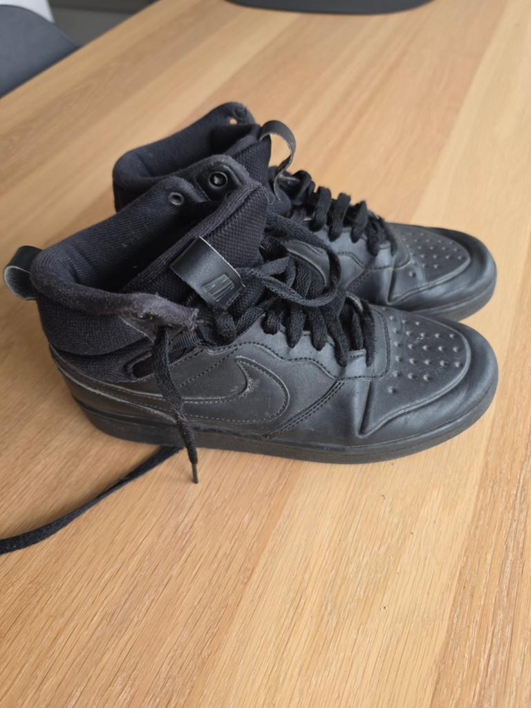 Zwarte Nike sneakers maat 37.5, Gebruikt, Jongen of Meisje, Schoenen, Ophalen of Verzenden