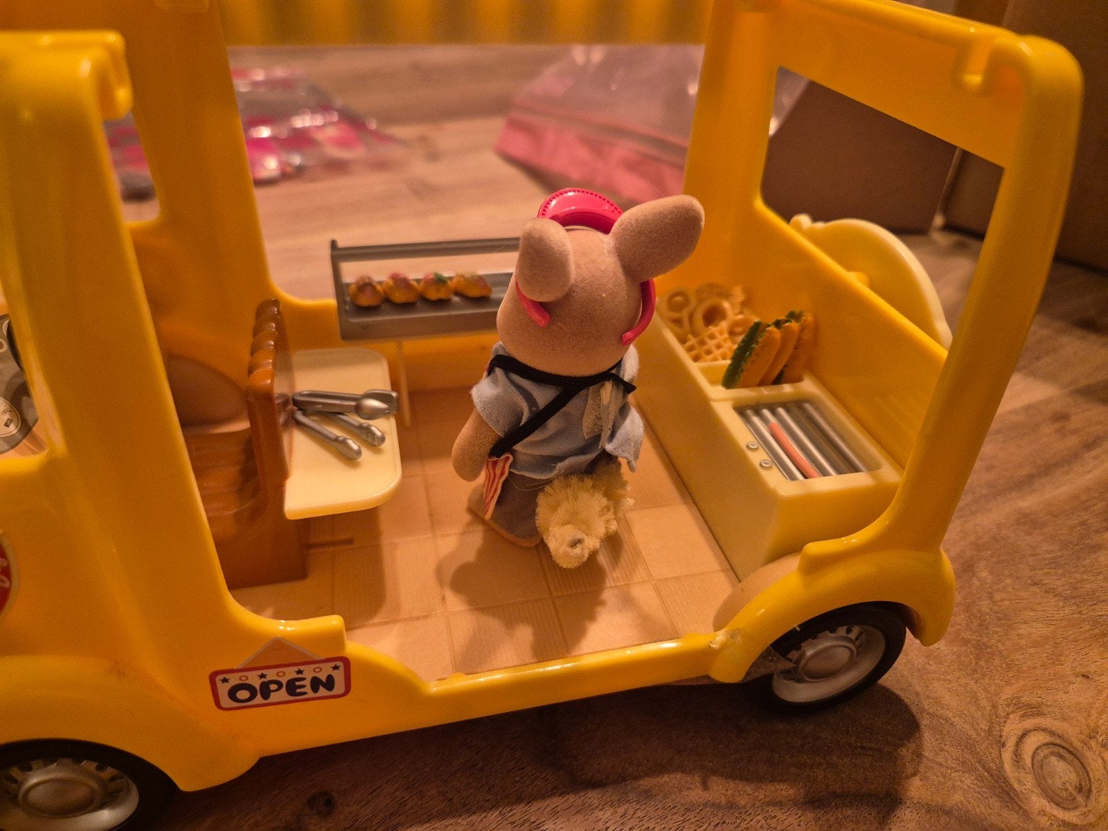 Sylvanian Families Hotdog Kraam met Figuur, Ophalen of Verzenden, Gebruikt