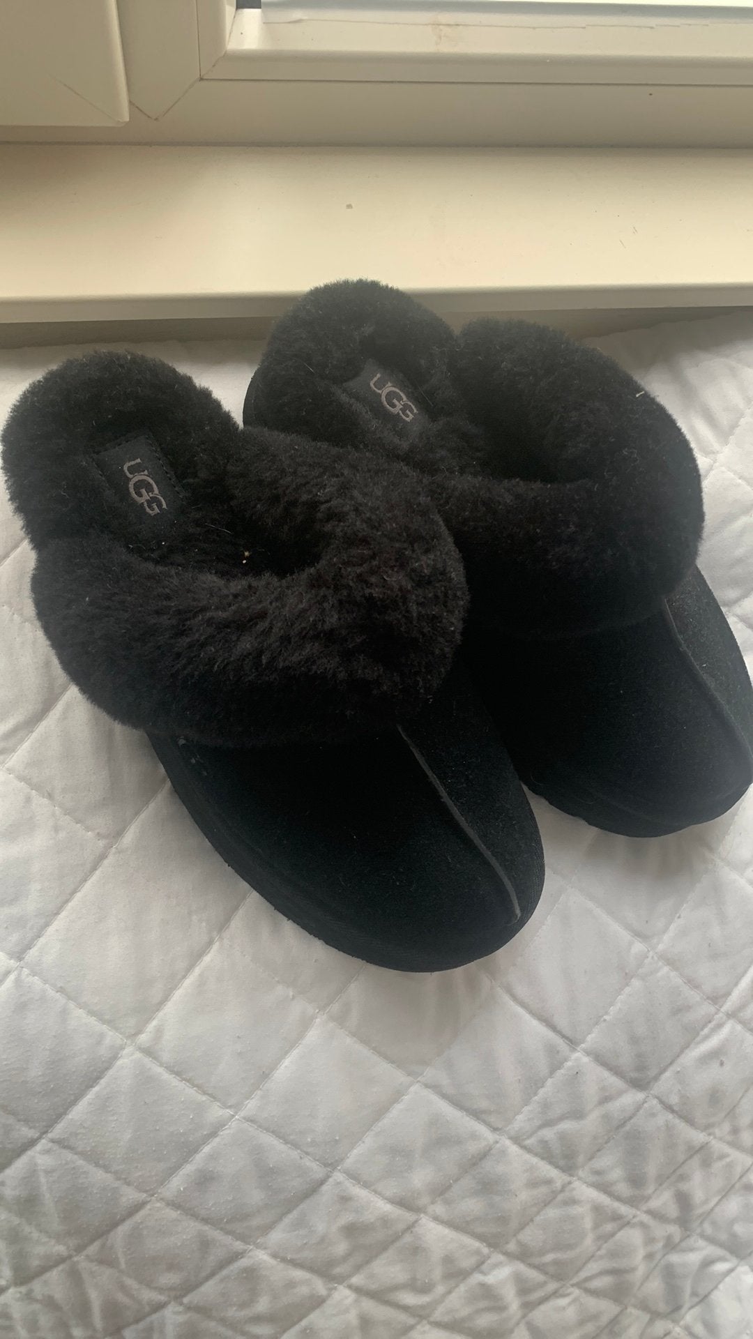 UGG  Disquette pantoffels, Kleding | Dames, Schoenen, Ophalen of Verzenden, Zo goed als nieuw, Zwart, Pantoffels of Sloffen