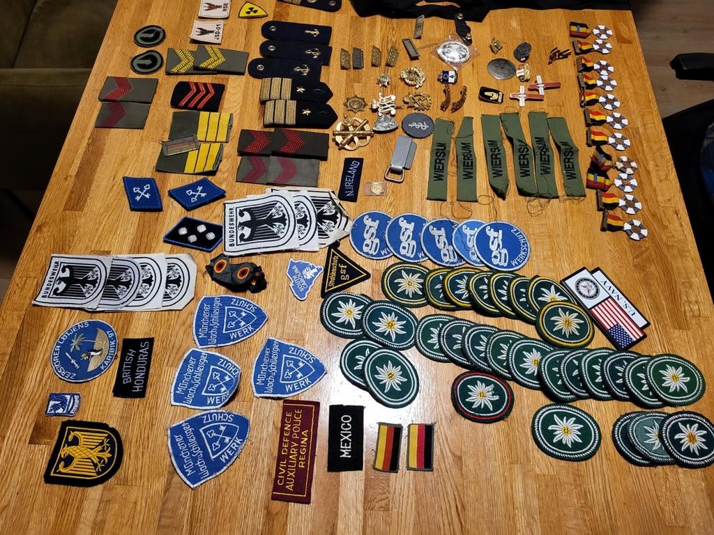 Grote partij militaria , veel duits.., Ophalen of Verzenden, Landmacht, Duitsland, Embleem of Badge
