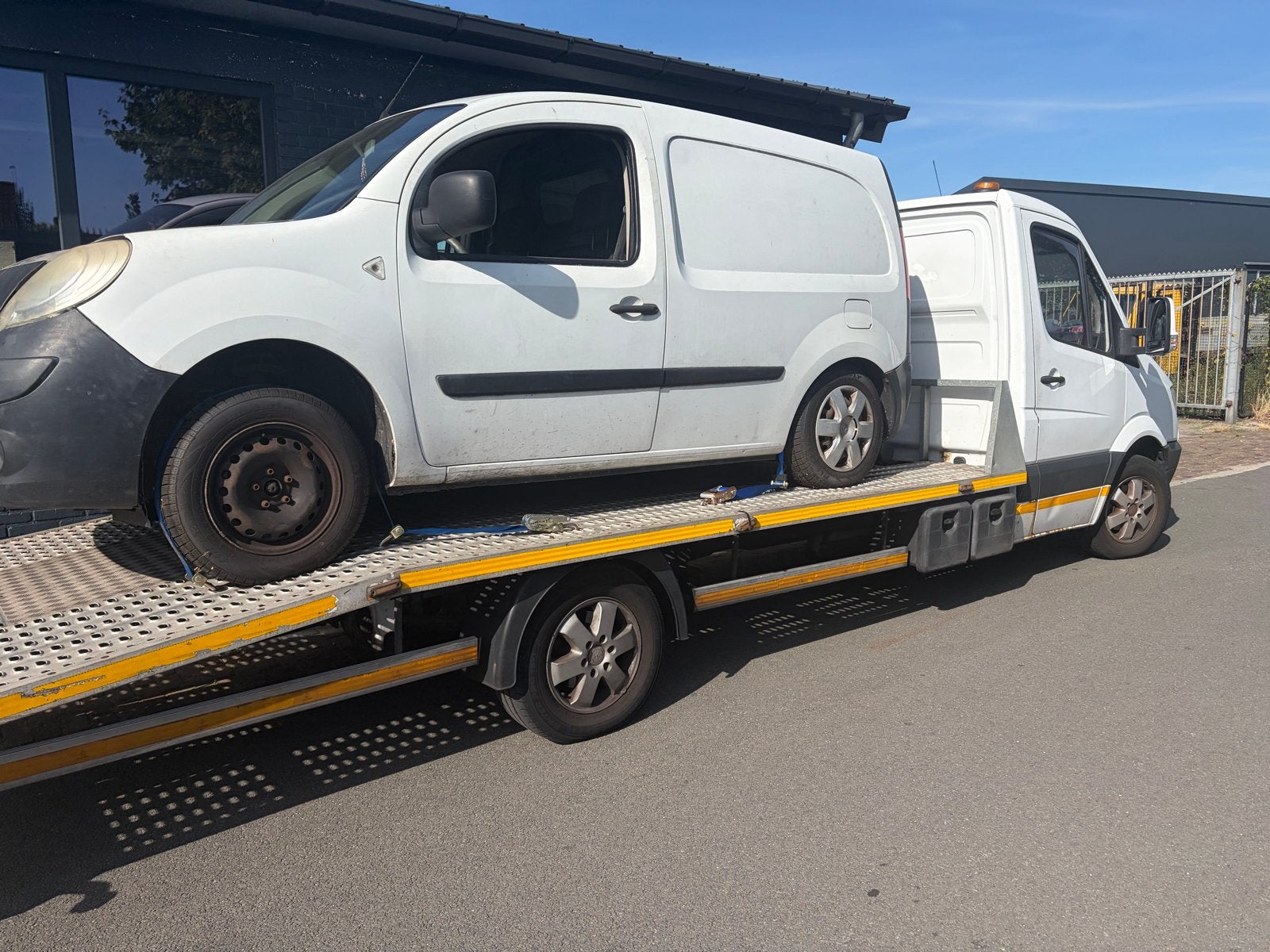 CTA Automotive Sleepdienst Almelo, Diensten en Vakmensen, Koeriers, Chauffeurs en Taxi's