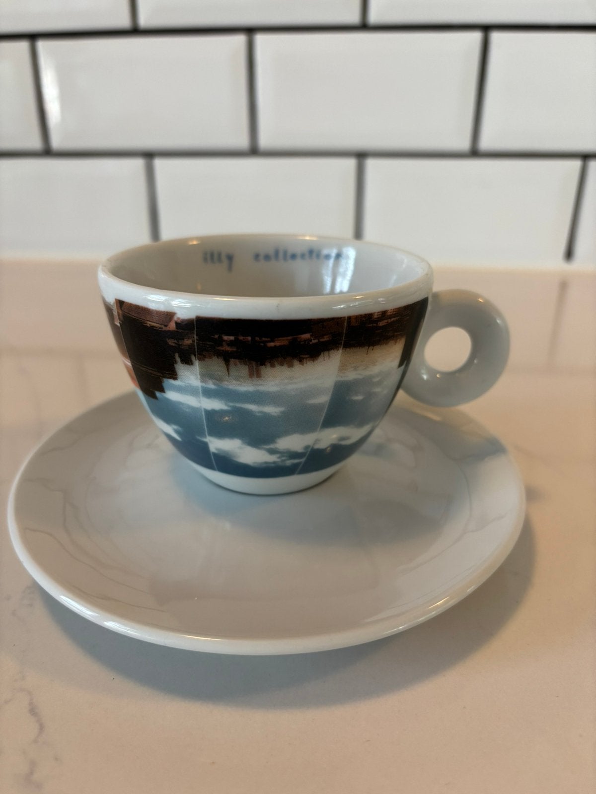 Illy collection 2001 capuchino kop en schotel, Ophalen, Zo goed als nieuw, Overige stijlen, Kop(pen) en/of Schotel(s)