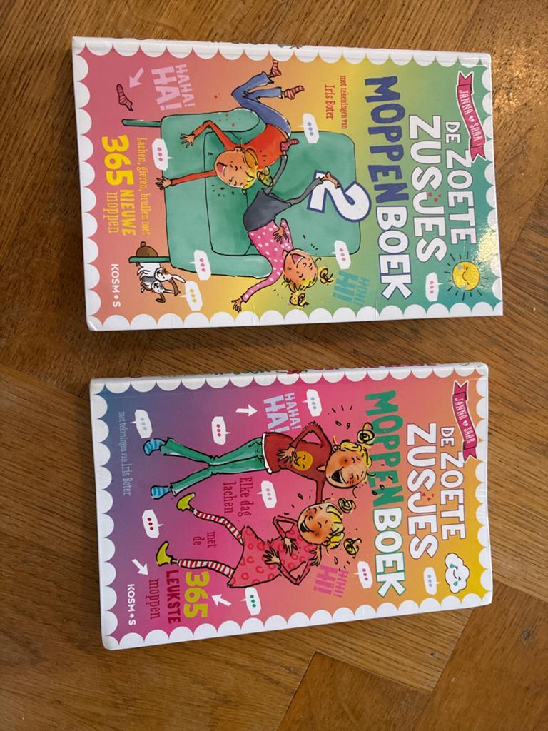 De Zoete Zusjes Moppenboek 1 & 2 - Janna Saar, Boeken, Ophalen, Zo goed als nieuw, Moppen