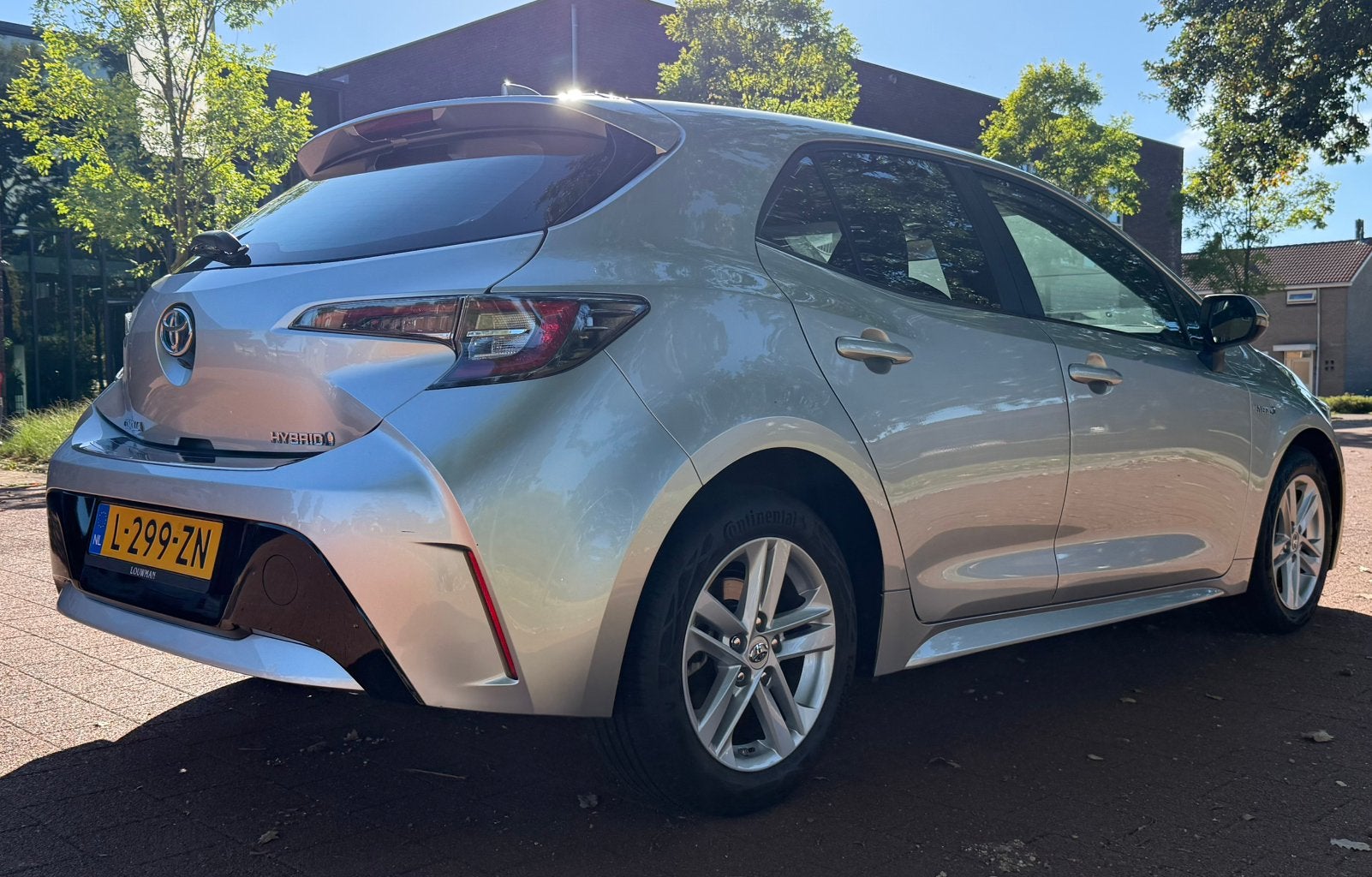 Foto 4 van Toyota Corolla 1.8 Hybrid Hatchback sports