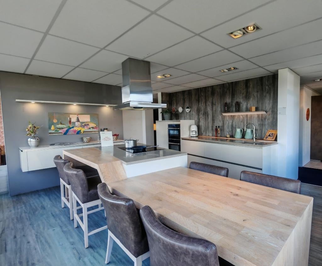 Luxe showroomkeuken met eiland, Ophalen, Overige typen, Nieuw, Met kookeiland