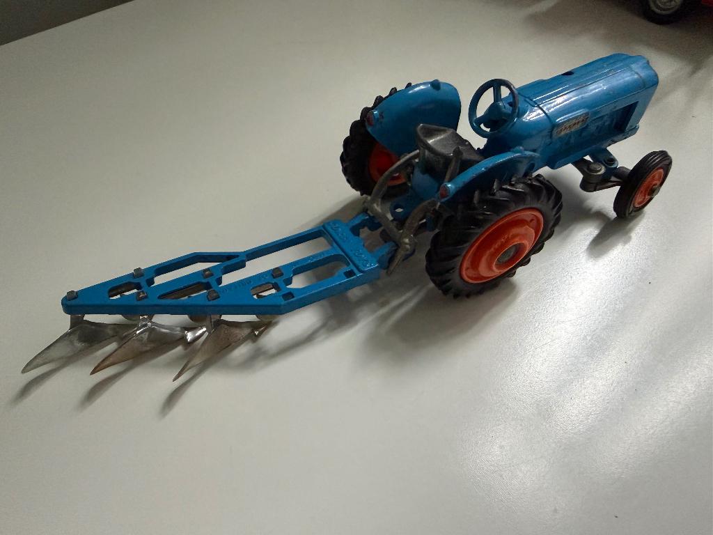 Corgi Gift Set 13 Fordson Power Major Tractor and Plough, Ophalen of Verzenden, Gebruikt, Tractor of Landbouw