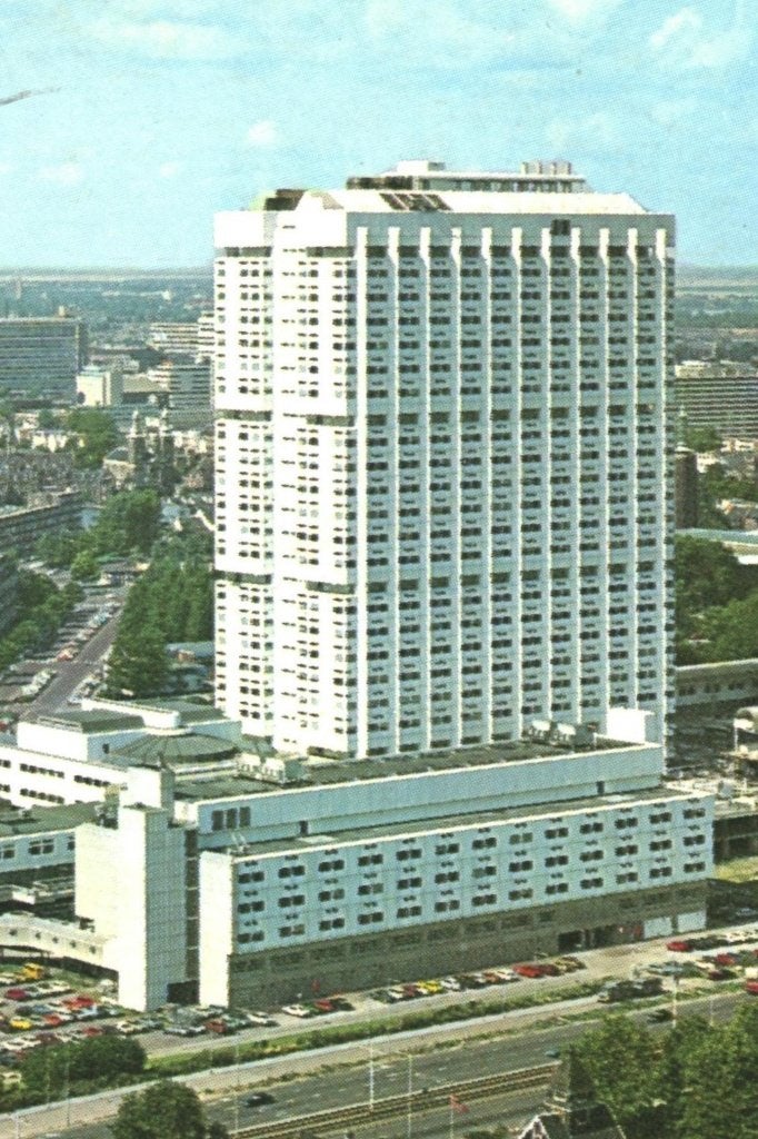 37923	Rotterdam	1979 wederopbouw	 _Gelopen met mooie zegel, Ophalen of Verzenden, 1960 tot 1980, Gelopen, Zuid-Holland