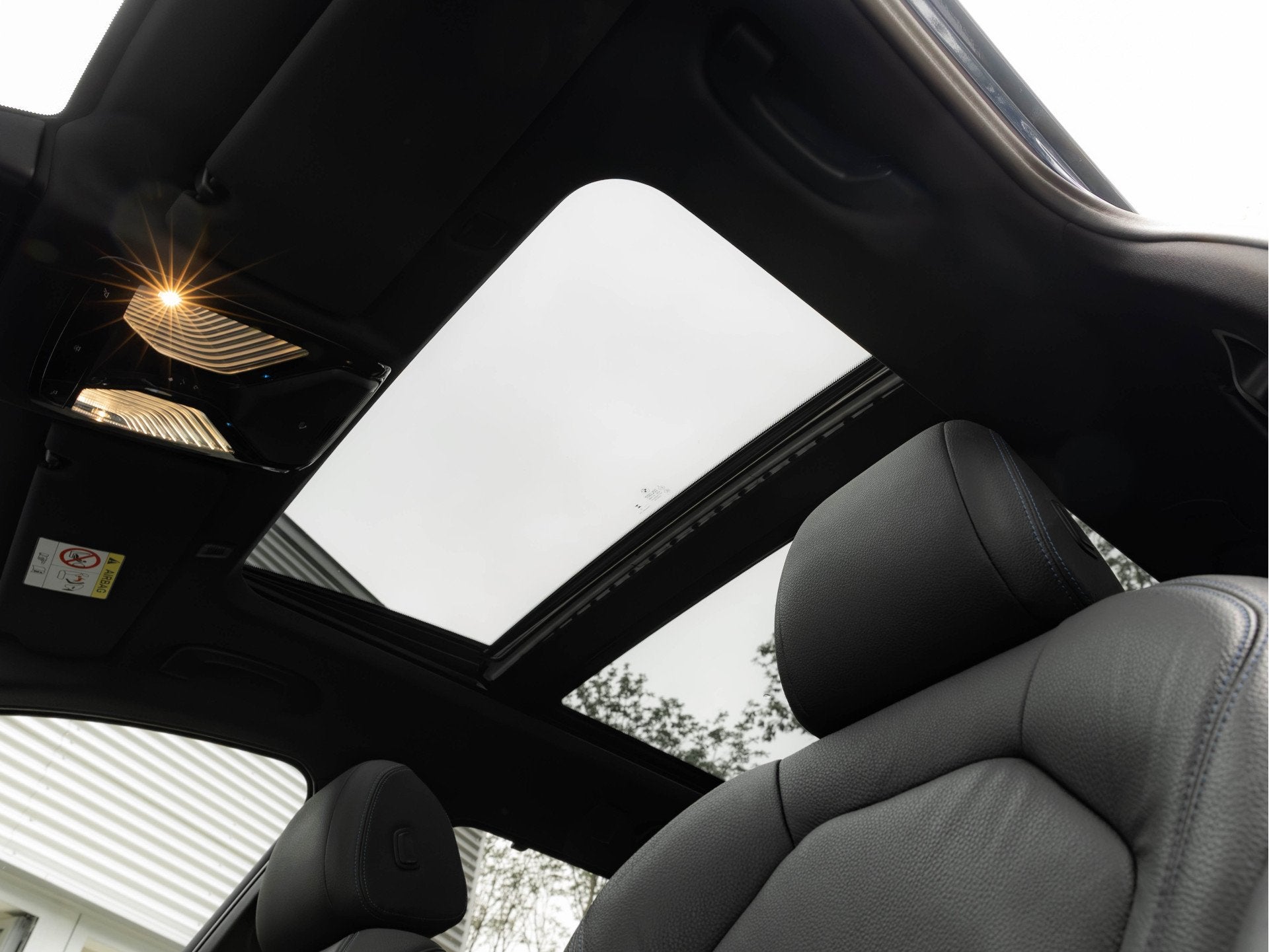 BMW 5 Serie Touring 530e M-Sport Pro - Pano - Active Steerin, Gebruikt, Euro 6, 4 cilinders, Blauw