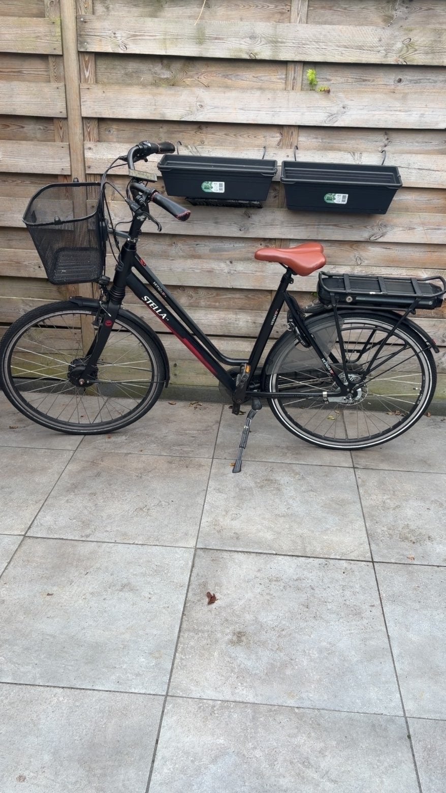 Stella Vicenza e-bike als nieuw met fietstassen en mand, Ophalen, Zo goed als nieuw, 50 km per accu of meer