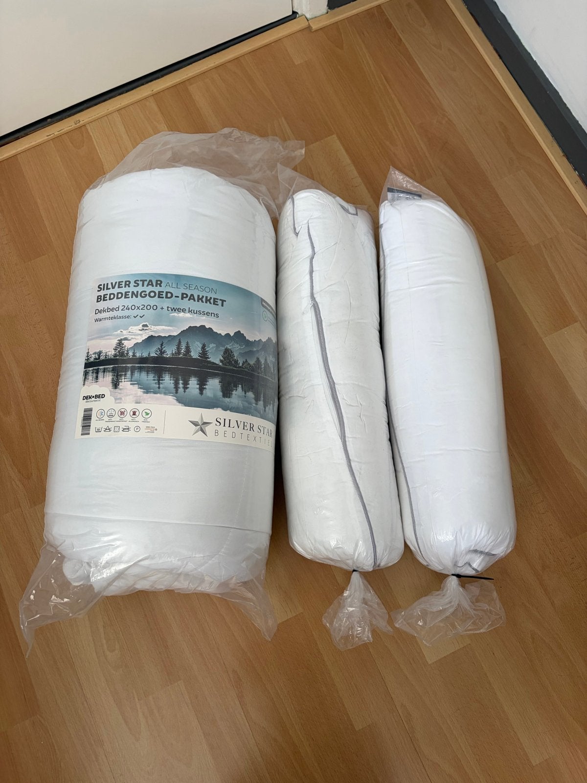 Nieuw dekbed met 2 kussens - Silver Star Bedtextiel, Ophalen, Wit, Deken of Dekbed, Overige merken