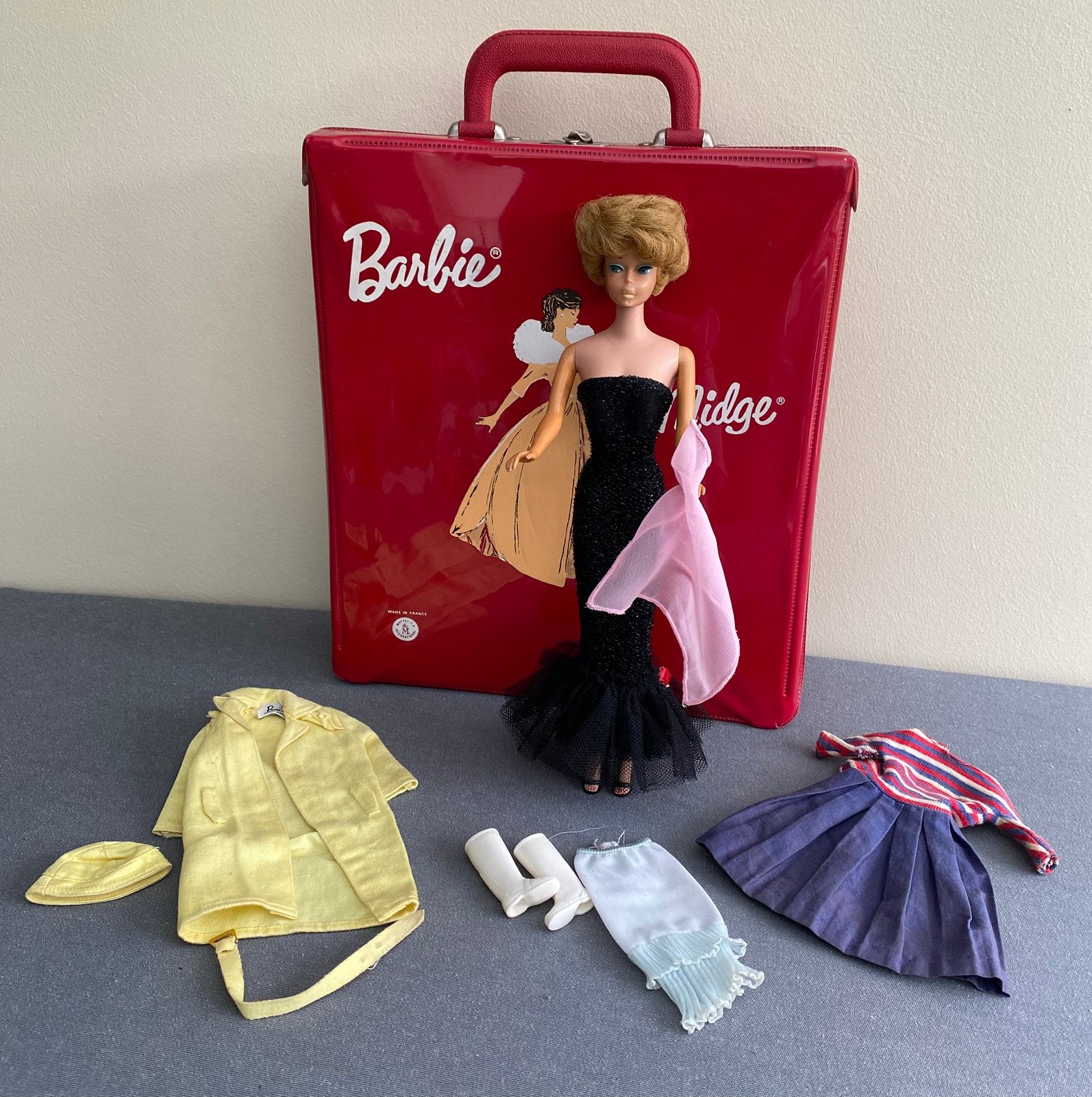 Vintage Barbie bubble cut Japan met koffer en kleding Mattel, Verzamelen, Poppen, Ophalen of Verzenden, Gebruikt