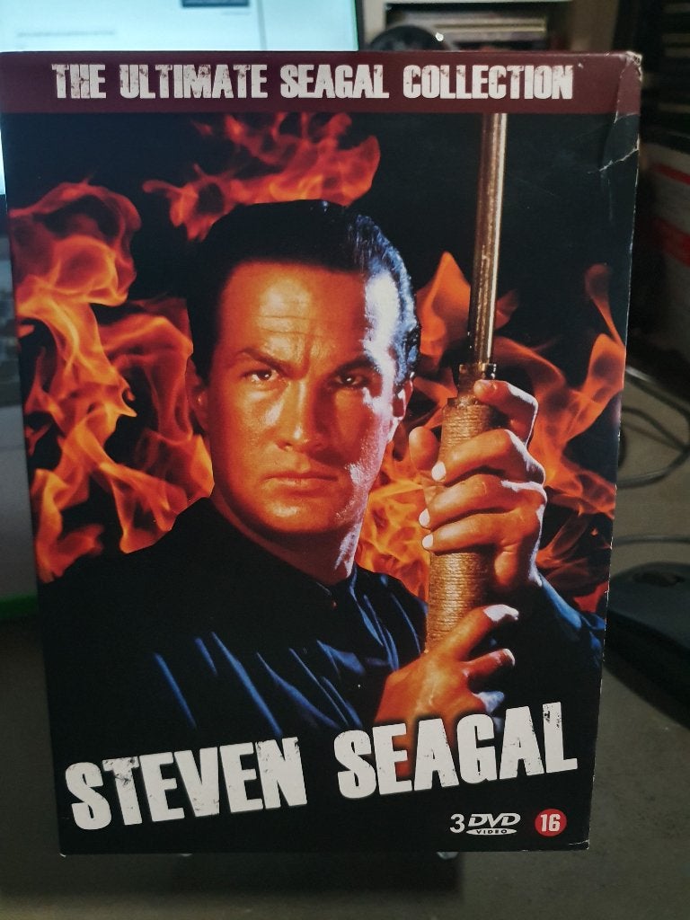 Steven Seagal the ultimate seagal collection 3DVD, Vanaf 16 jaar, Ophalen of Verzenden, Zo goed als nieuw