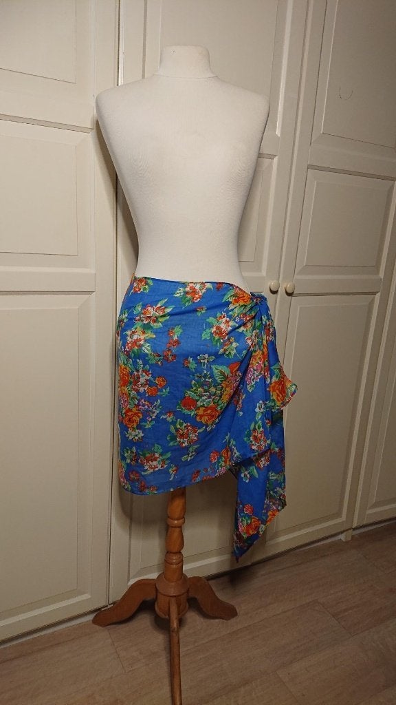 Verschillende sarong, Ophalen of Verzenden, Zo goed als nieuw, Overige kleuren, Overige typen