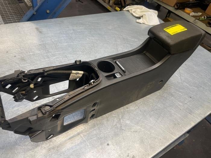 Middenconsoles van een Opel Astra, Gebruikt, -, -, Opel